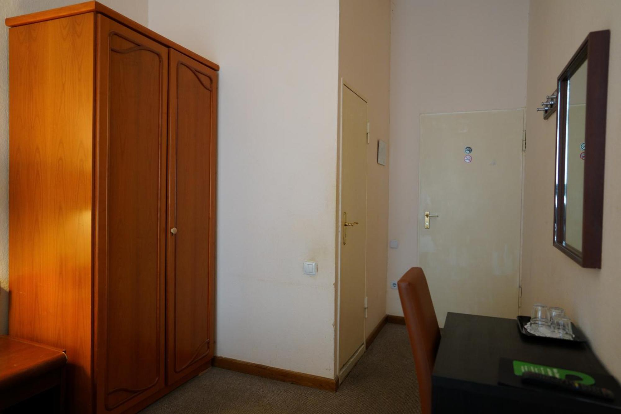 Hotel Pension Xantener Eck Берлин Екстериор снимка