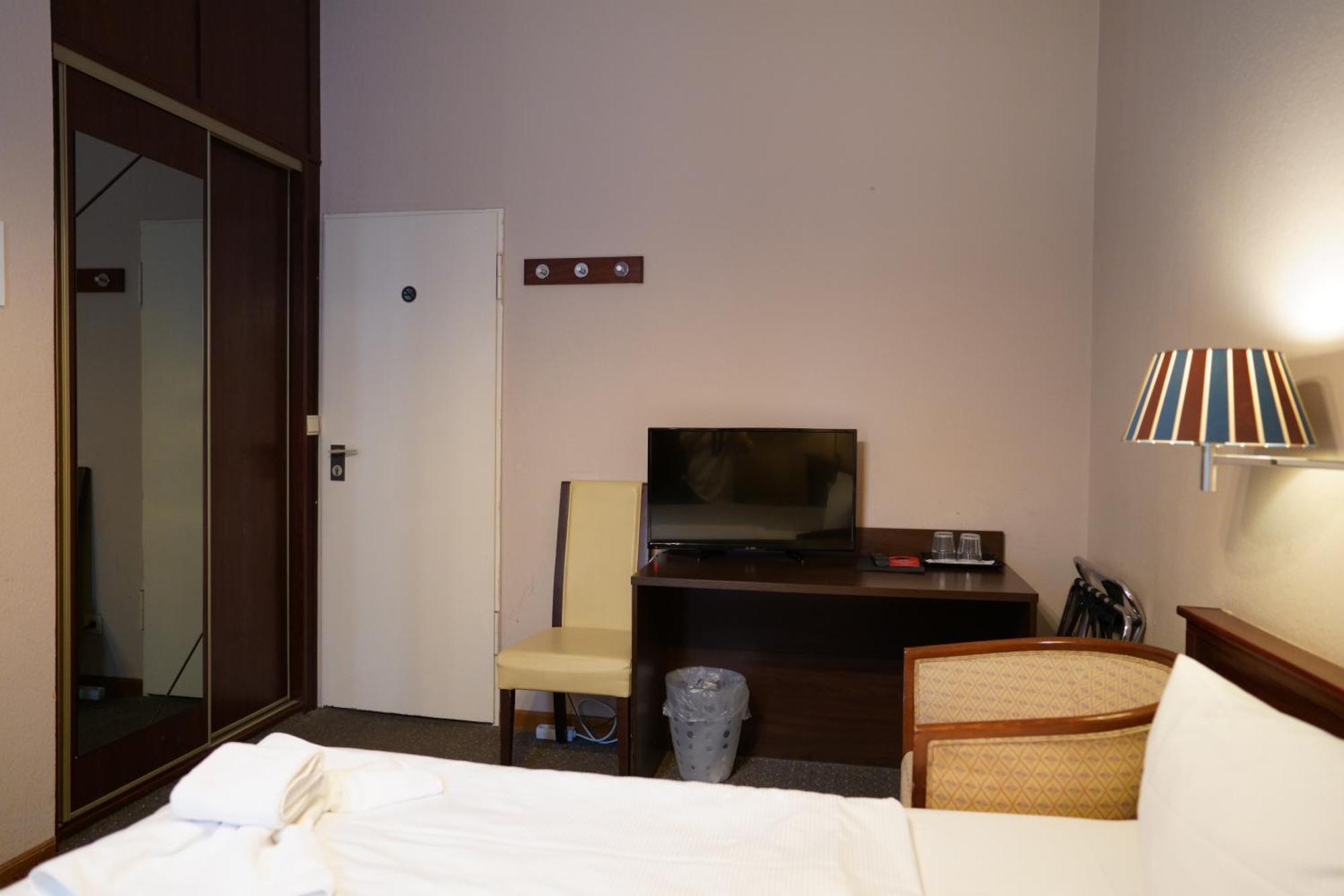 Hotel Pension Xantener Eck Берлин Екстериор снимка