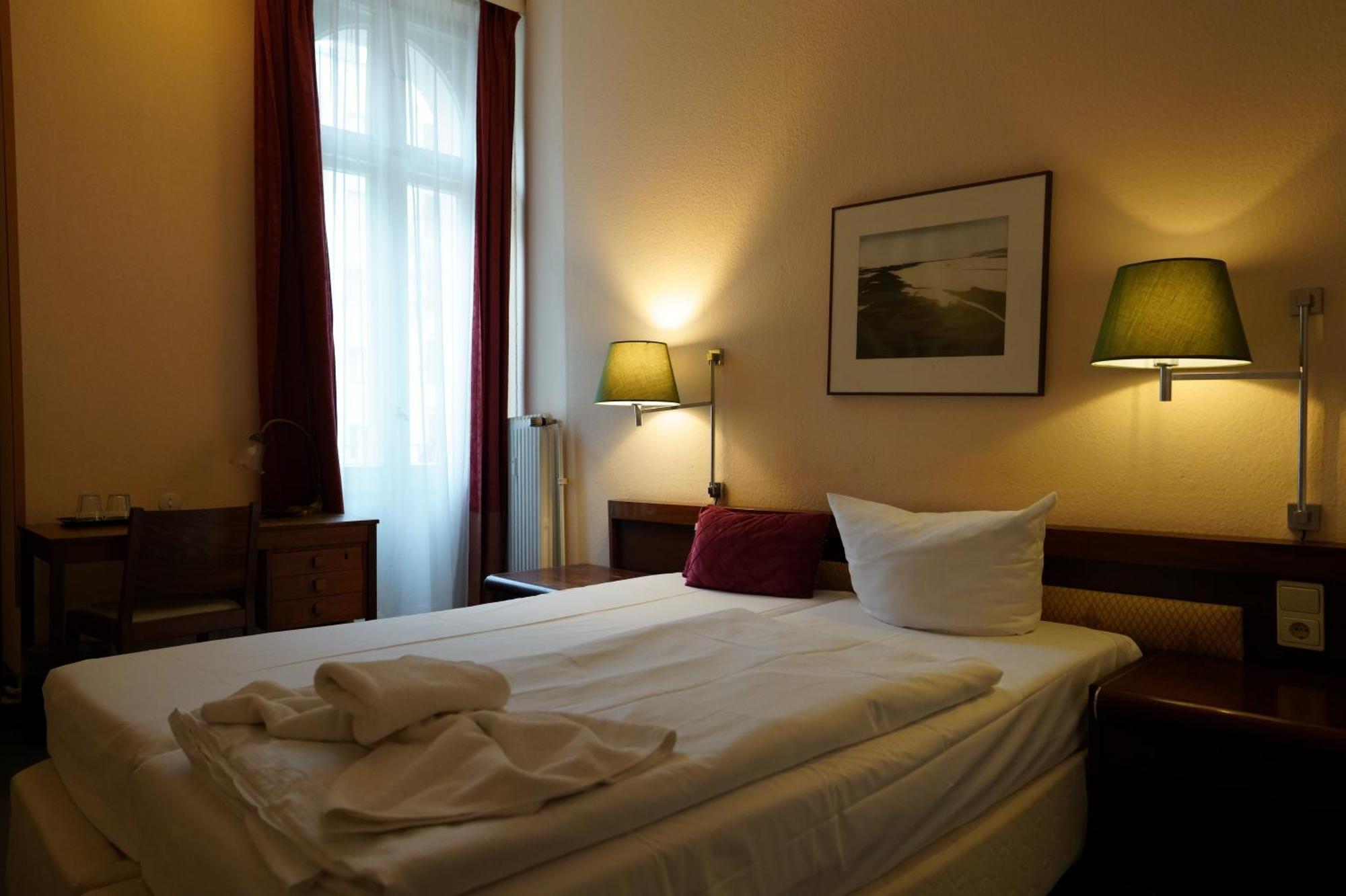 Hotel Pension Xantener Eck Берлин Екстериор снимка