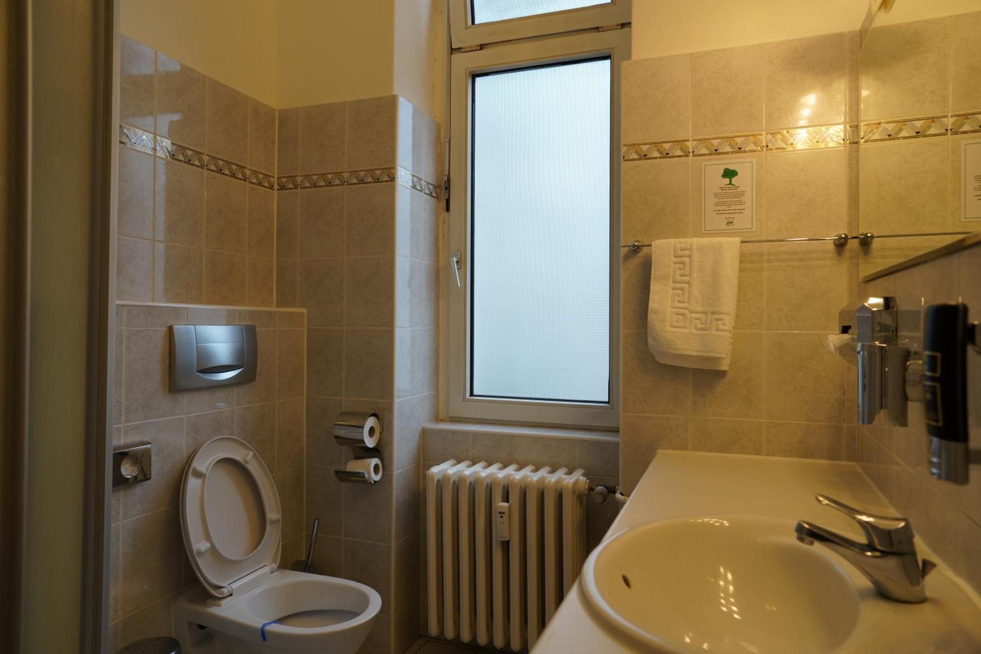 Hotel Pension Xantener Eck Берлин Екстериор снимка