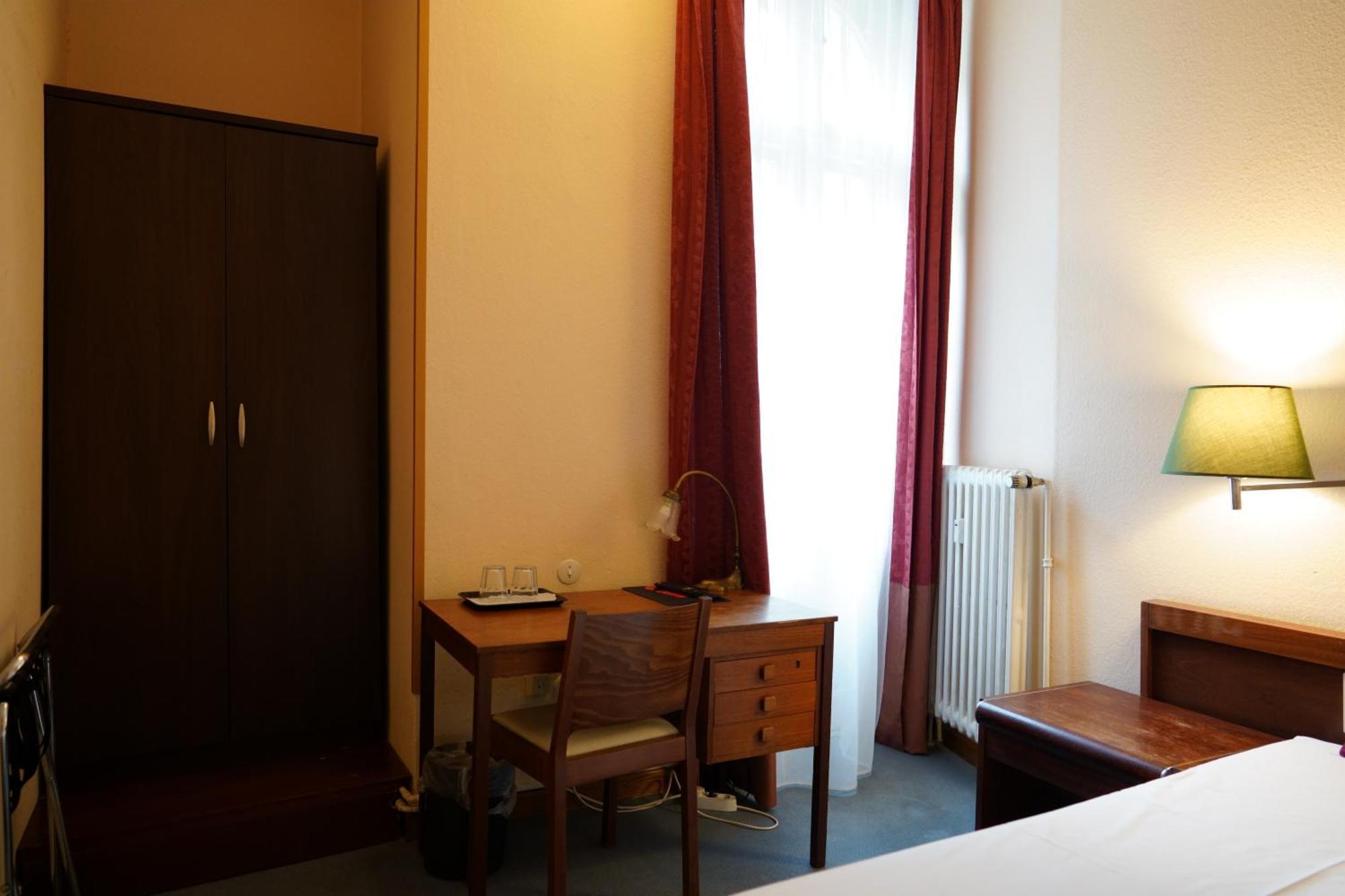 Hotel Pension Xantener Eck Берлин Екстериор снимка