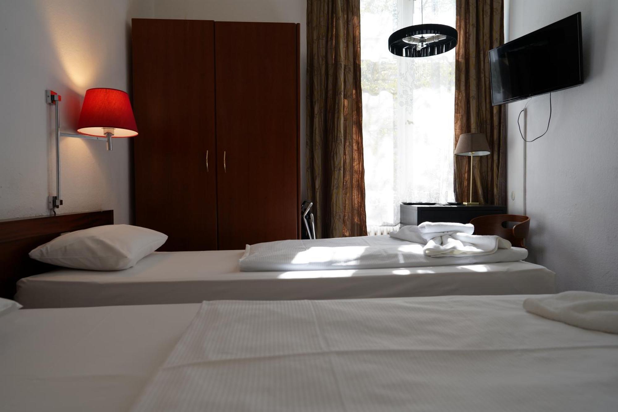 Hotel Pension Xantener Eck Берлин Екстериор снимка