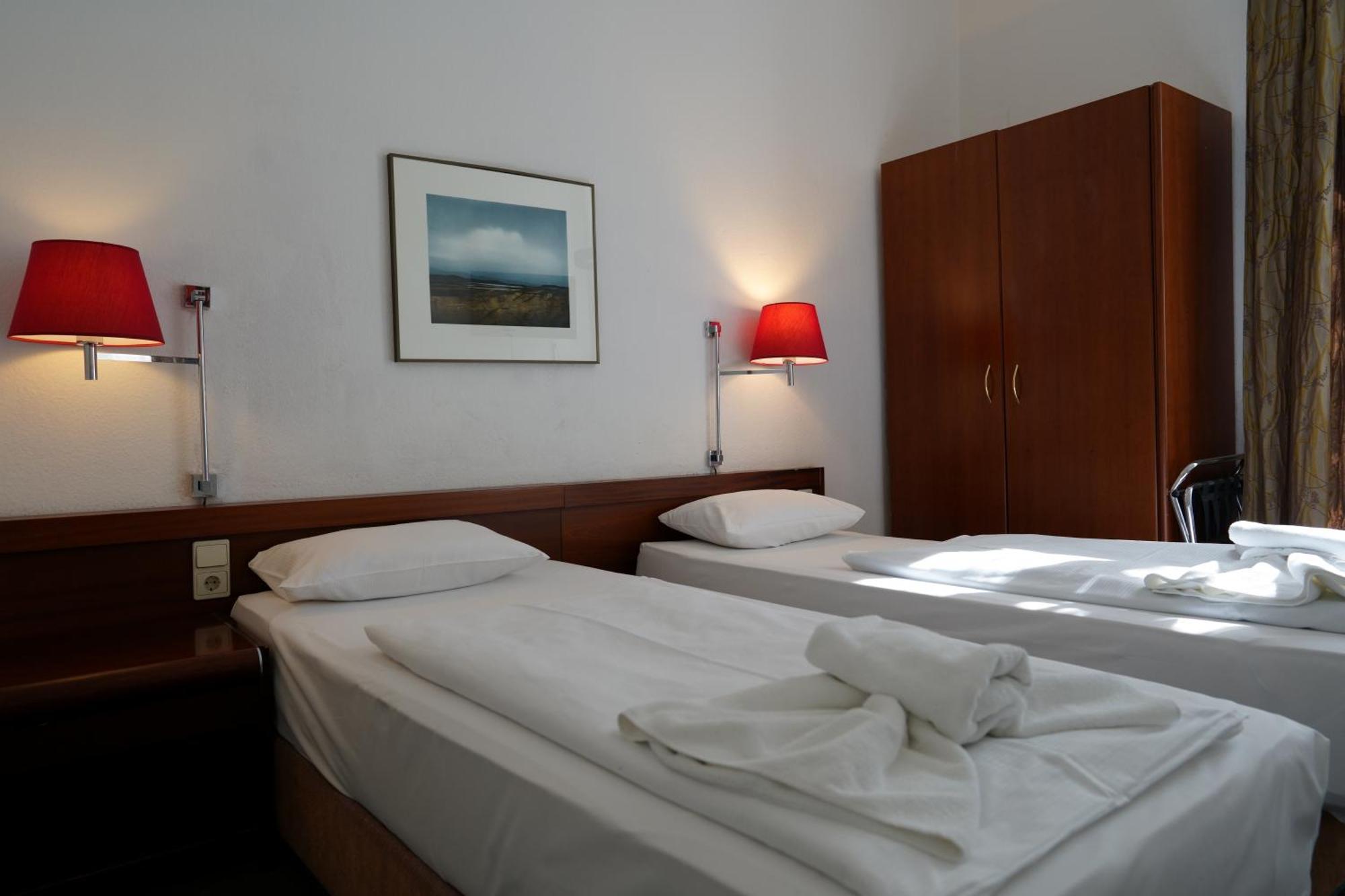 Hotel Pension Xantener Eck Берлин Екстериор снимка