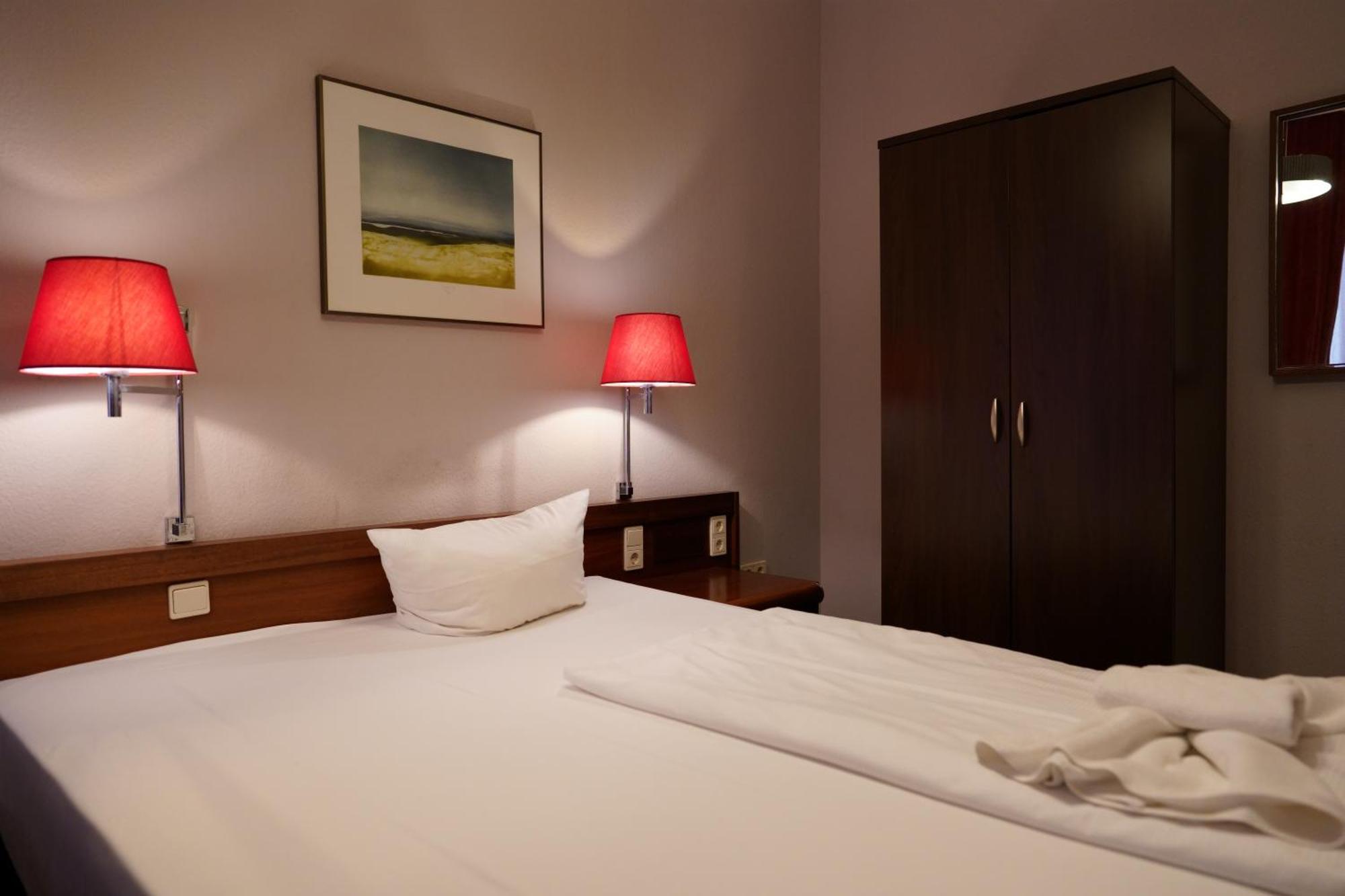 Hotel Pension Xantener Eck Берлин Екстериор снимка